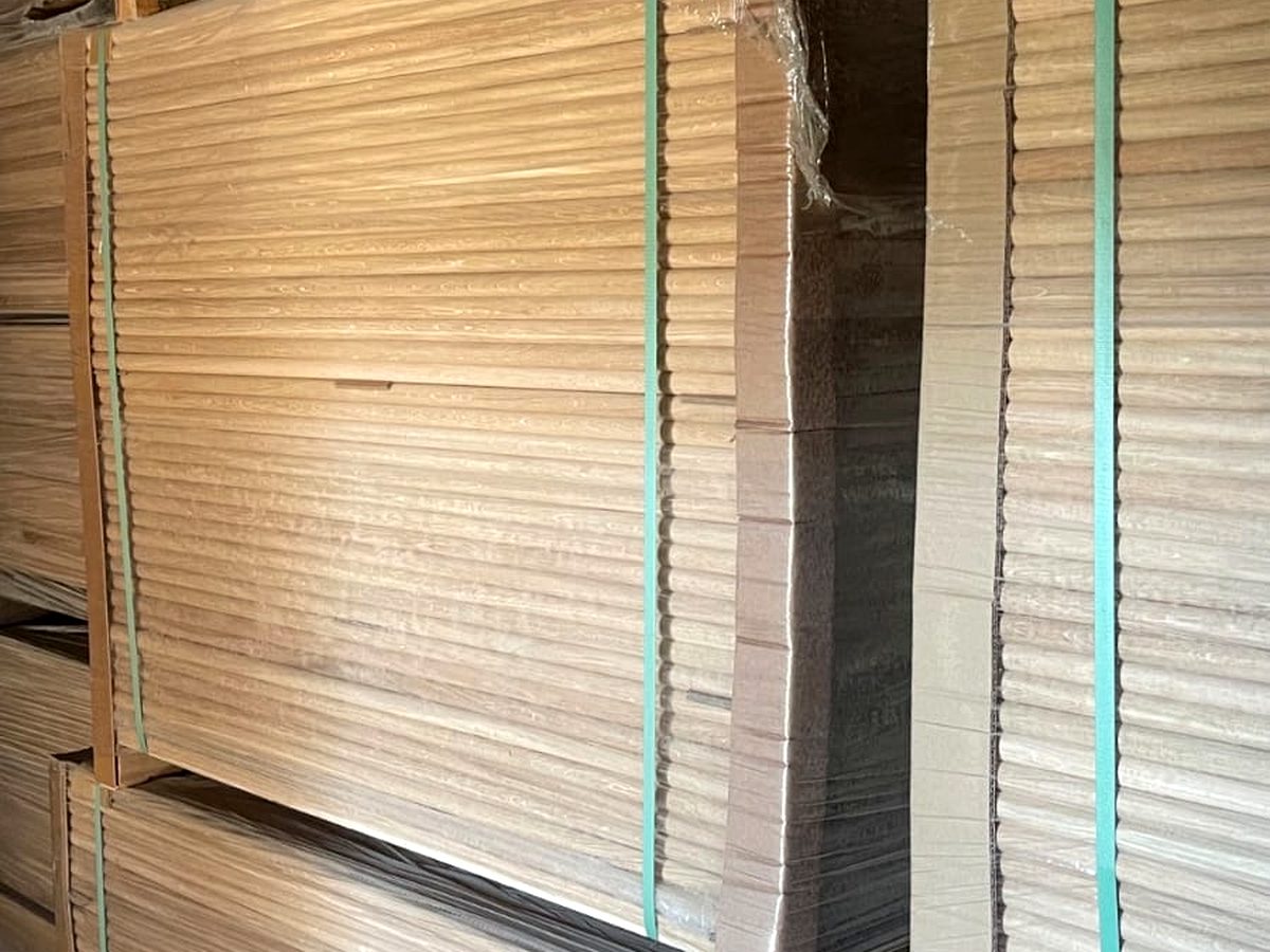 Packed oak lamellas ready for dispatch